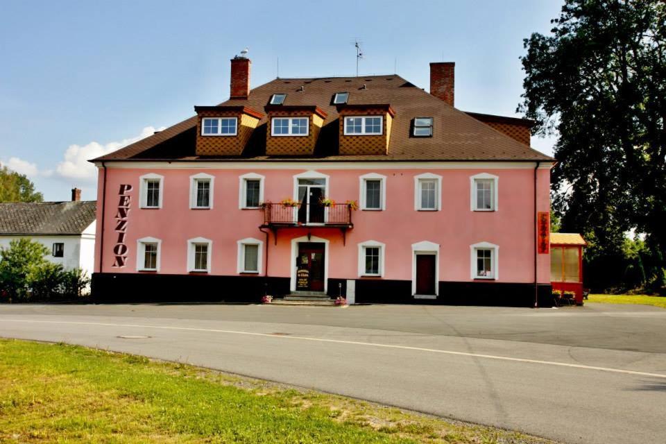 Penzion Mlynicky Dvur Cervena Voda Exterior photo